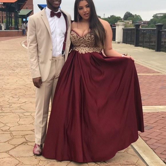 Beautiful Burgundy Prom Dress! - Picture 4 of 5